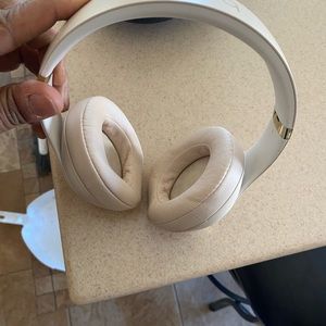 Used Beats Studio³ Wireless headphones